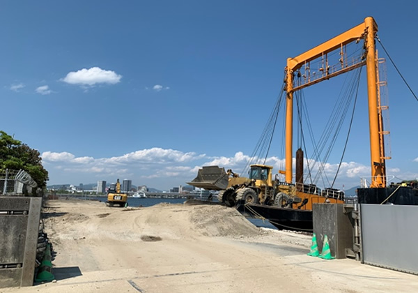 建設残土搬出準備中